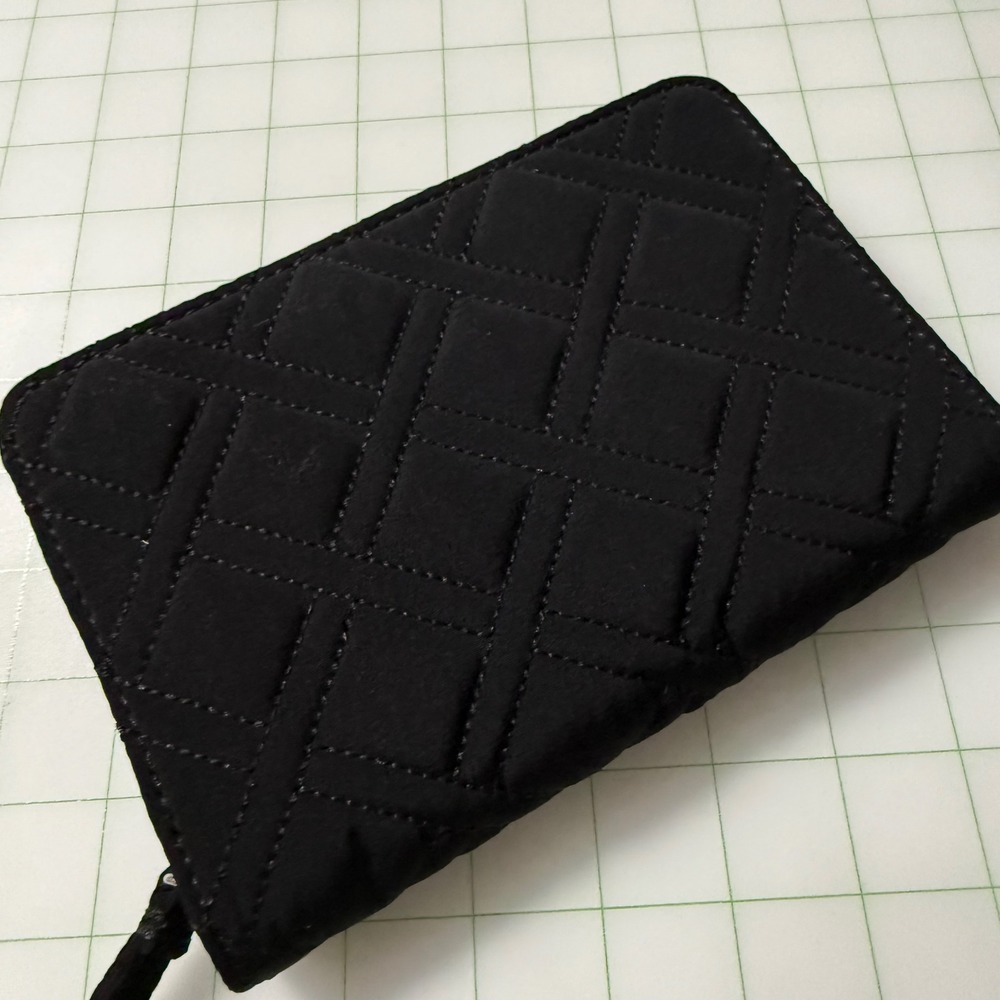 Y2K Vera Bradley Wristlet Wallet Zip Classic Quilted Black Leaf print interior - Picture 4 of 7